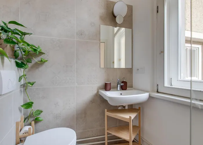 Heart Of Old Town Comfy 2bdr 2bath