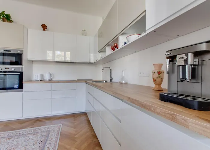 Heart Of Old Town Comfy 2bdr 2bath Apartment *