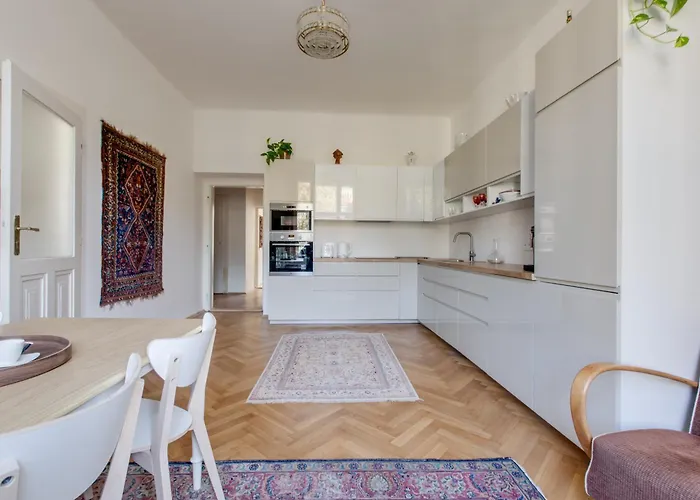 Heart Of Old Town Comfy 2bdr 2bath Apartment