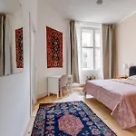 Heart Of Old Town Comfy 2bdr 2bath