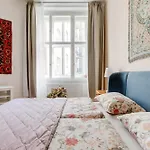 Heart Of Old Town Comfy 2bdr 2bath * Praha