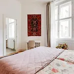 Apartmán Heart Of Old Town Comfy 2bdr 2bath