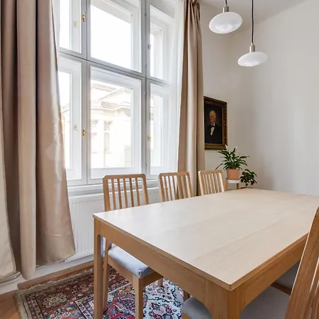 Heart Of Old Town Comfy 2bdr 2bath *