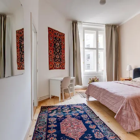 Heart Of Old Town Comfy 2bdr 2bath