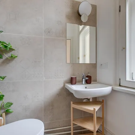 Heart Of Old Town Comfy 2bdr 2bath