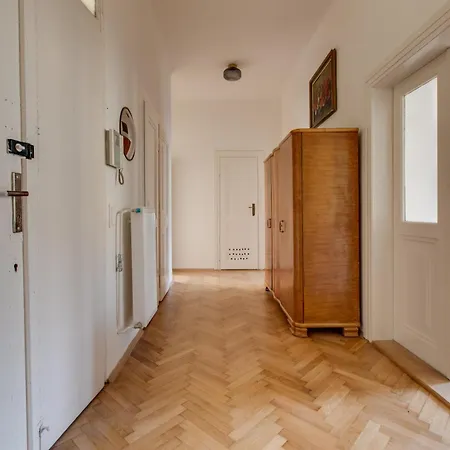 Heart Of Old Town Comfy 2bdr 2bath Prague