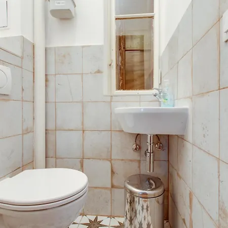 Heart Of Old Town Comfy 2bdr 2bath